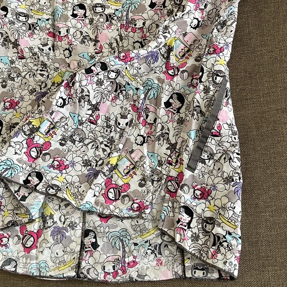💰3 items for $25 🏷 Tokidoki by Koi Surfer multi print Kiki Scrub Top sz S - Picture 10 of 16